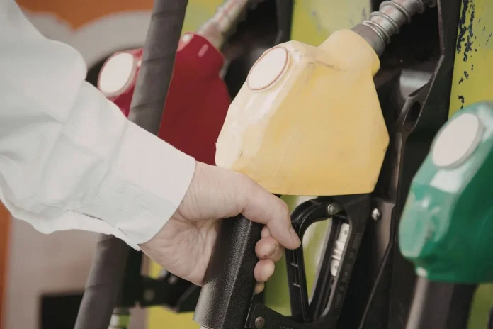 Prix des carburants : pourquoi le gazole augmente-t-il nettement plus que l'essence ? Prix des carburants : pourquoi le gazole augmente-t-il nettement plus que l'essence ?
